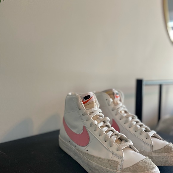 Nike sneakers - Picture 3 of 3